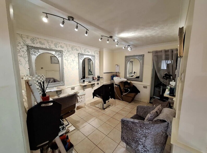 60-60A West St, Portchester for sale - Interior Photo - Image 3 of 3