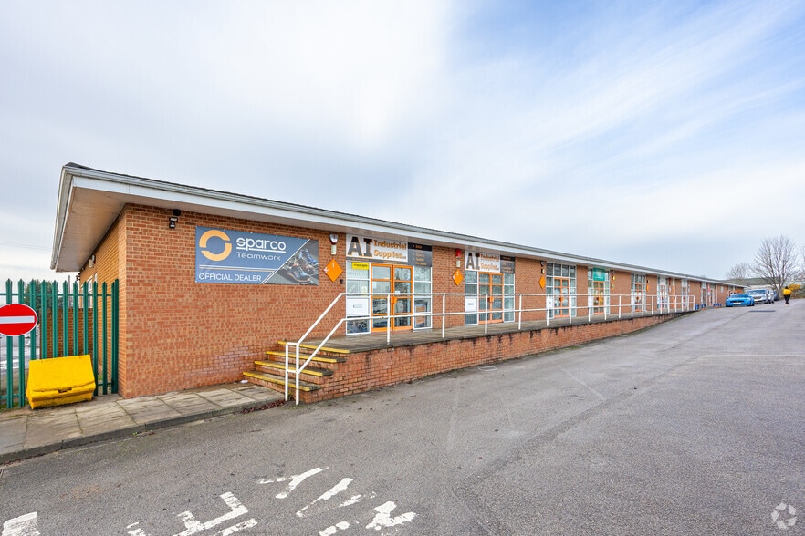 Ripley Dr, Normanton to rent - Primary Photo - Image 1 of 2