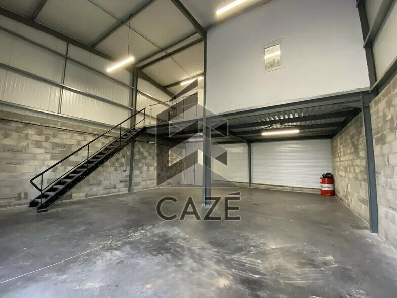 Light Industrial in Ludon-Médoc to rent - Interior Photo - Image 1 of 9