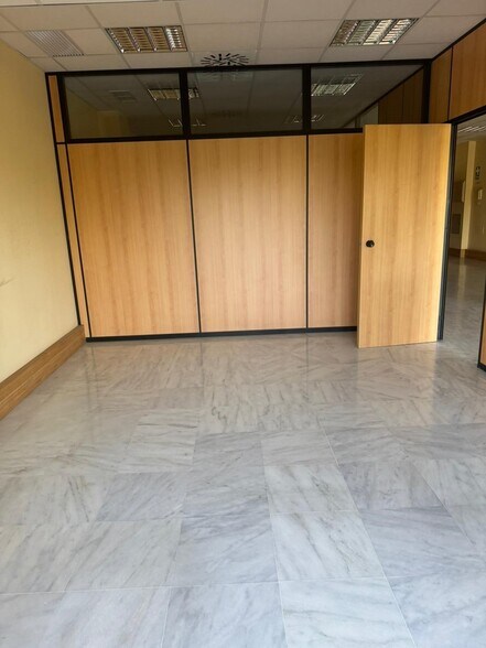 Office in Seville, Sevilla for sale - Building Photo - Image 2 of 20