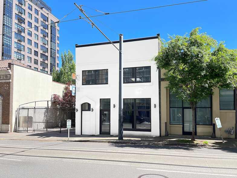 222-224 NW 10th Ave, Portland, OR for rent - Building Photo - Image 1 of 4