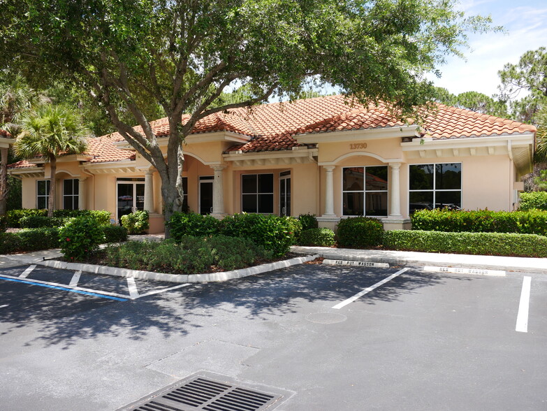 13730 Cypress Terrace Cir, Fort Myers, FL for sale - Building Photo - Image 1 of 1