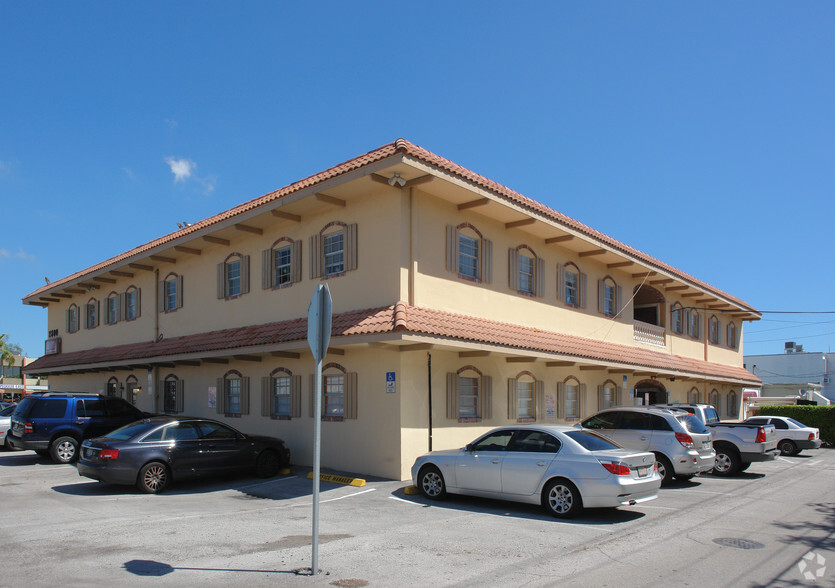 2800 E Commercial Blvd, Fort Lauderdale, FL for rent - Building Photo - Image 3 of 8