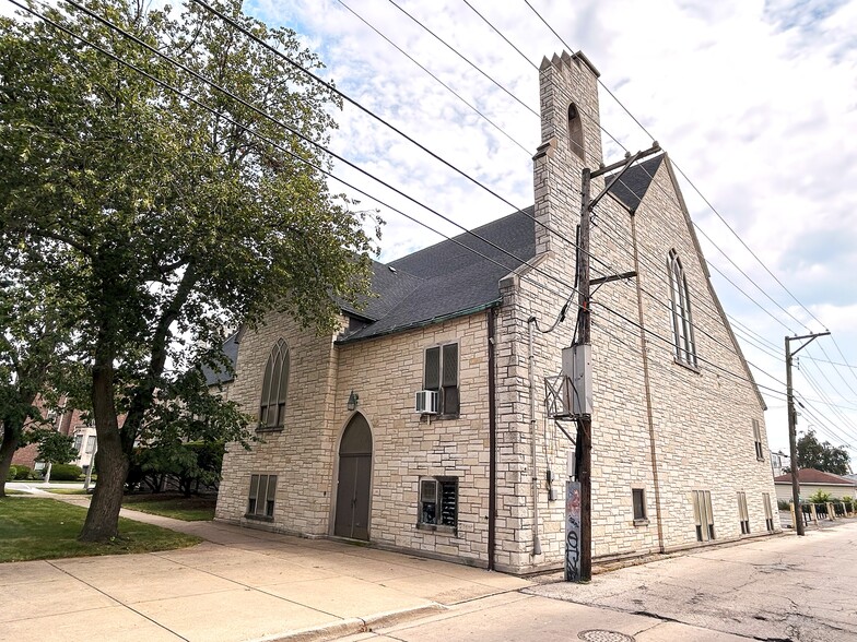 1900 Oak Park Ave, Berwyn, IL for sale - Building Photo - Image 3 of 44