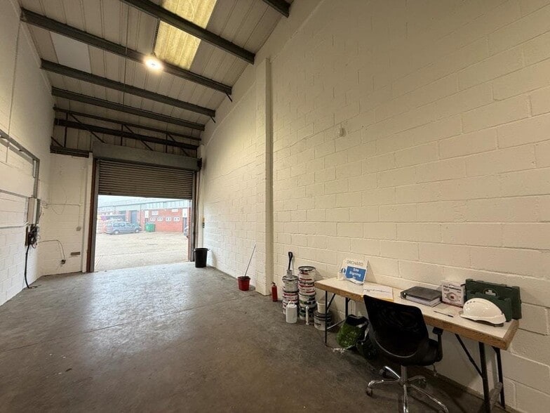 Southern Rd, Aylesbury to rent - Building Photo - Image 3 of 11
