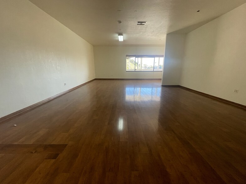 165 Culver Blvd, Playa Del Rey, CA for rent - Interior Photo - Image 2 of 18