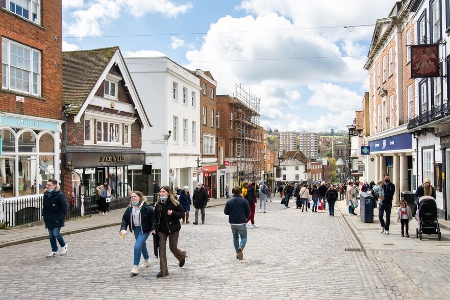 70 High St, Guildford to rent - Building Photo - Image 3 of 5