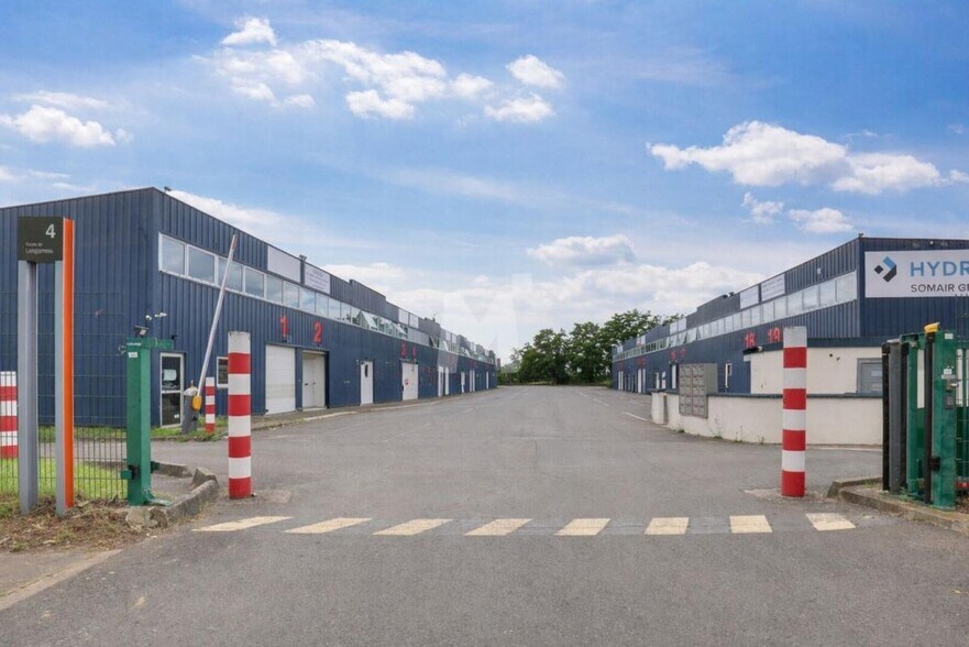 Light Industrial in Chilly-Mazarin to rent - Building Photo - Image 1 of 8