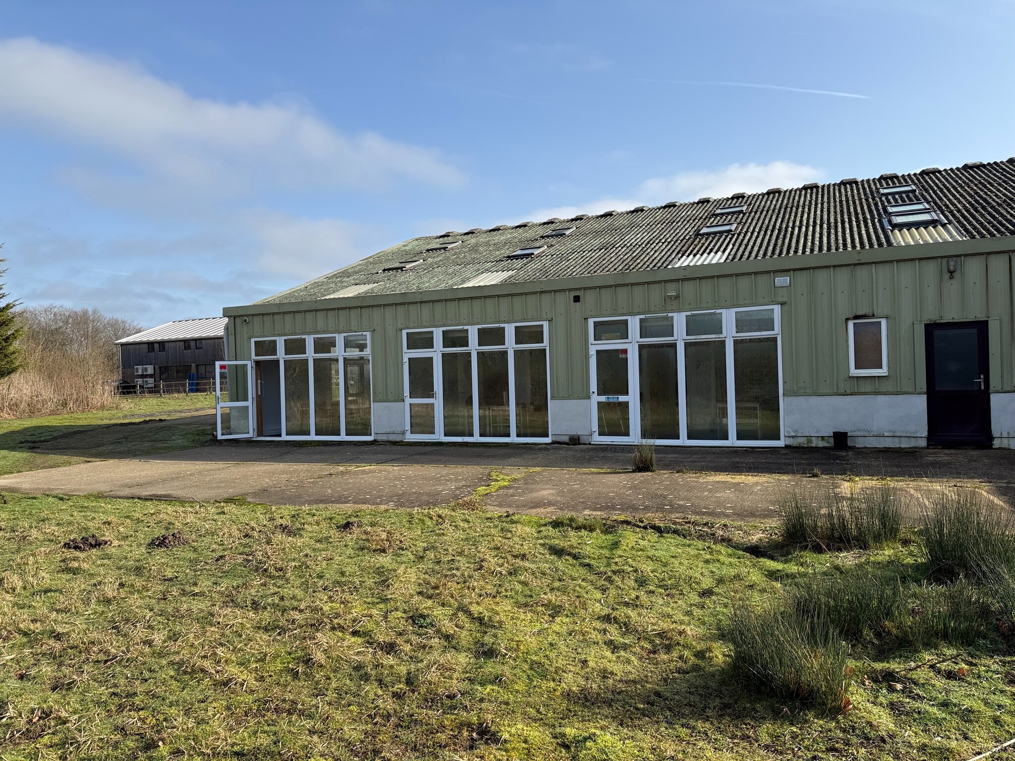 Mill Ln, Pulborough to rent Building Photo- Image 1 of 6
