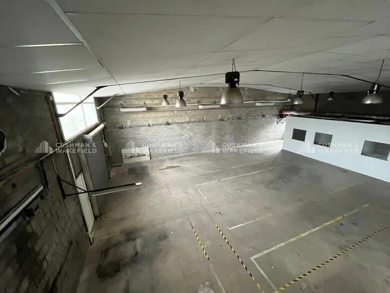 Light Industrial in La Seyne-sur-Mer to rent - Interior Photo - Image 3 of 9