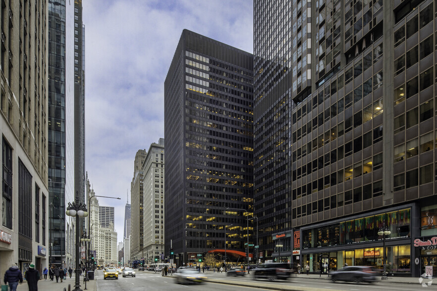 225 N Michigan Ave, Chicago, IL for rent - Building Photo - Image 3 of 5