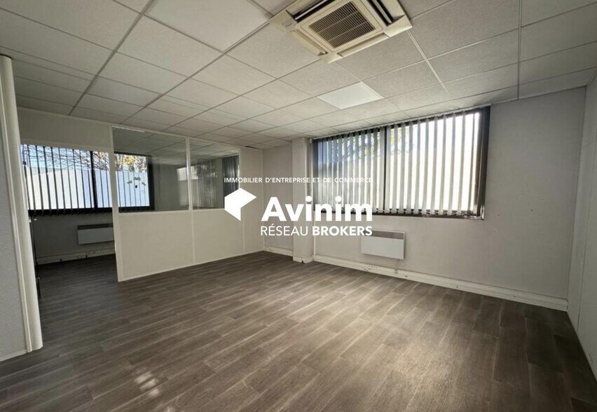 Office in Le Mesnil-Amelot to rent - Interior Photo - Image 1 of 5