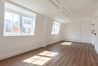 17-18 Margaret St, London to rent Interior Photo- Image 2 of 4