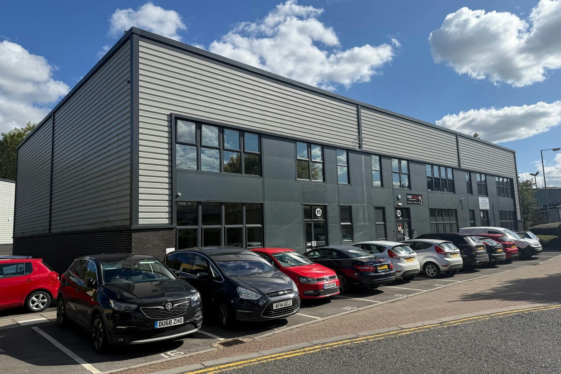 Woodside, Swindon to rent Primary Photo- Image 1 of 2