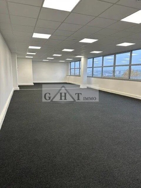 Location Bureaux 131 m² - Photo 1