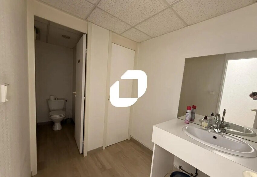 Office in Seyssins to rent - Interior Photo - Image 2 of 6