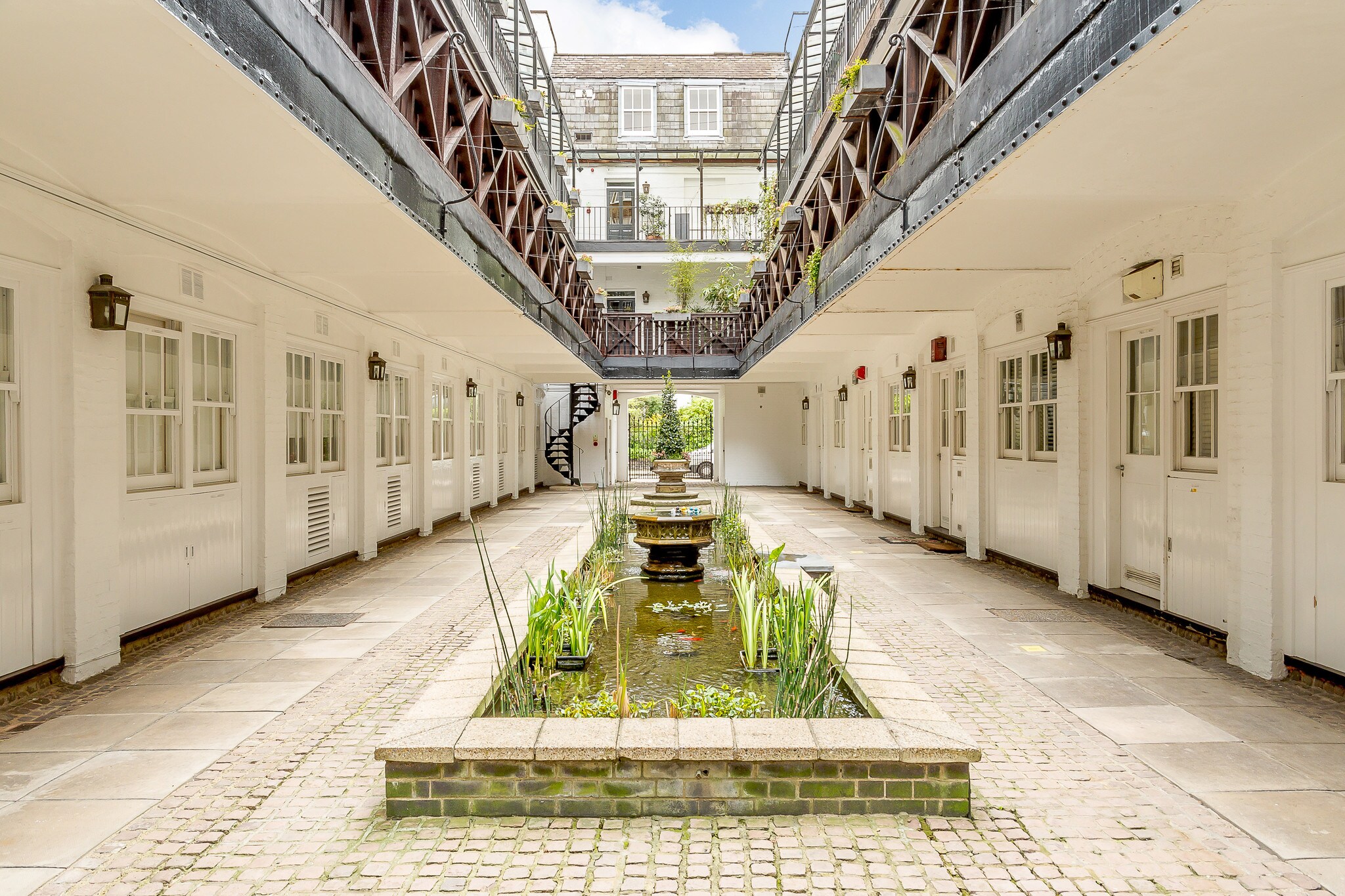 18 De Vere Mews, London for sale Primary Photo- Image 1 of 1