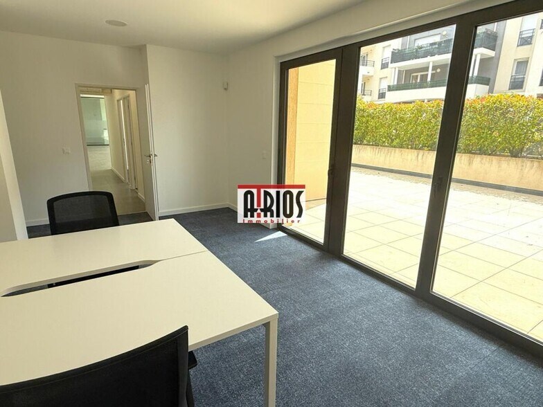 Retail in Toulon to rent - Interior Photo - Image 3 of 12