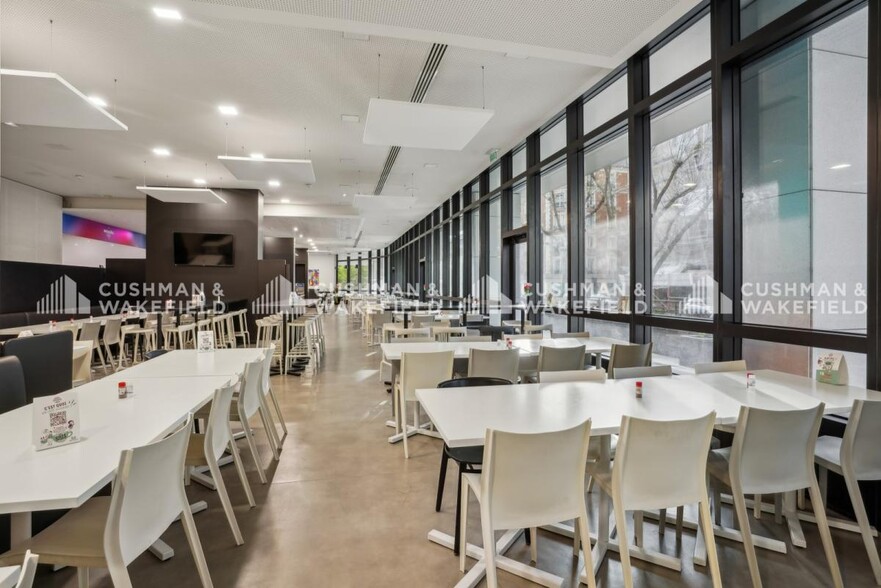 Office in Levallois-Perret to rent - Building Photo - Image 3 of 9