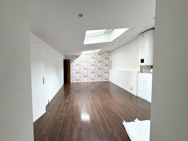 Office in Versailles to rent - Interior Photo - Image 3 of 14