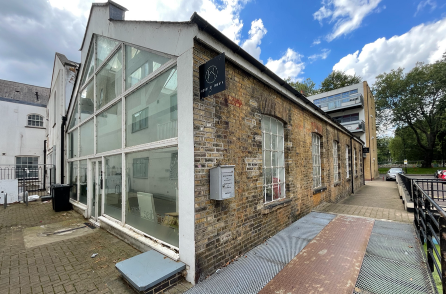 142 Lea Bridge Rd, London for rent - Primary Photo - Image 1 of 7