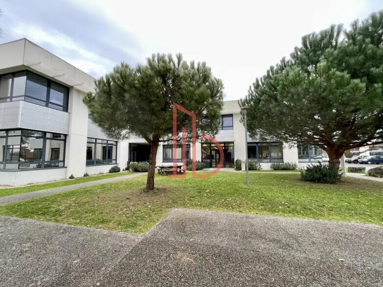 Office in Mérignac to rent - Building Photo - Image 1 of 5