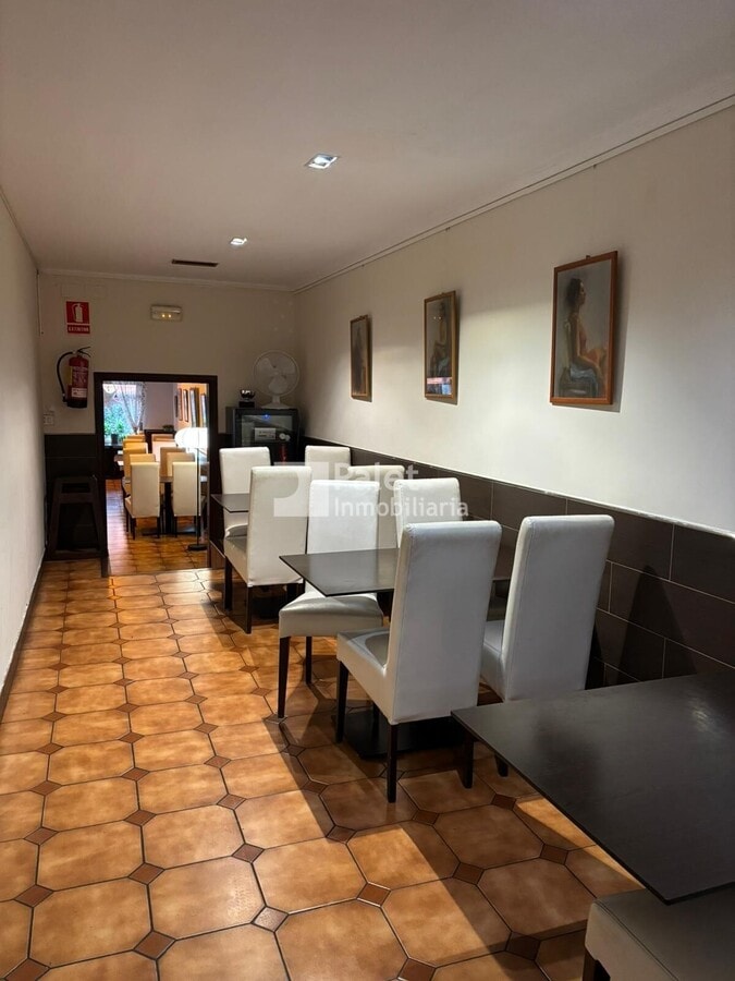 Barcelona, BAR 08022 - Unit - - - Interior Photo - Image 1 of 9