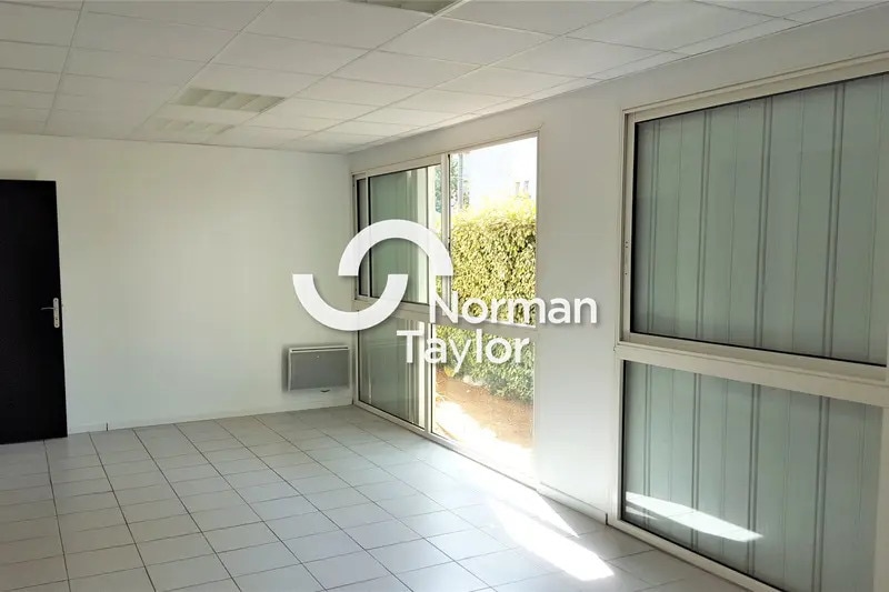 Office in Montpellier to rent Interior Photo- Image 1 of 5