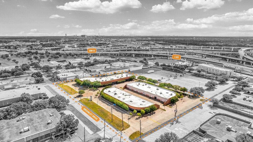 11011 Brooklet Dr, Houston, TX to rent - Building Photo - Image 2 of 4