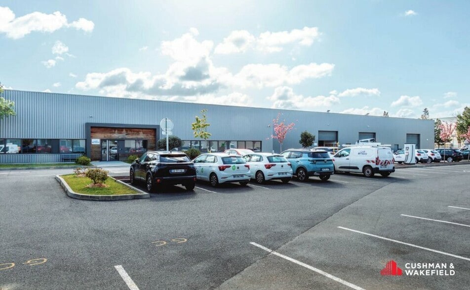 Light Industrial in Toulouse to rent - Building Photo - Image 2 of 7