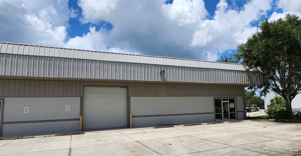 4025 Dow Rd, Melbourne, FL for rent - Building Photo - Image 1 of 7