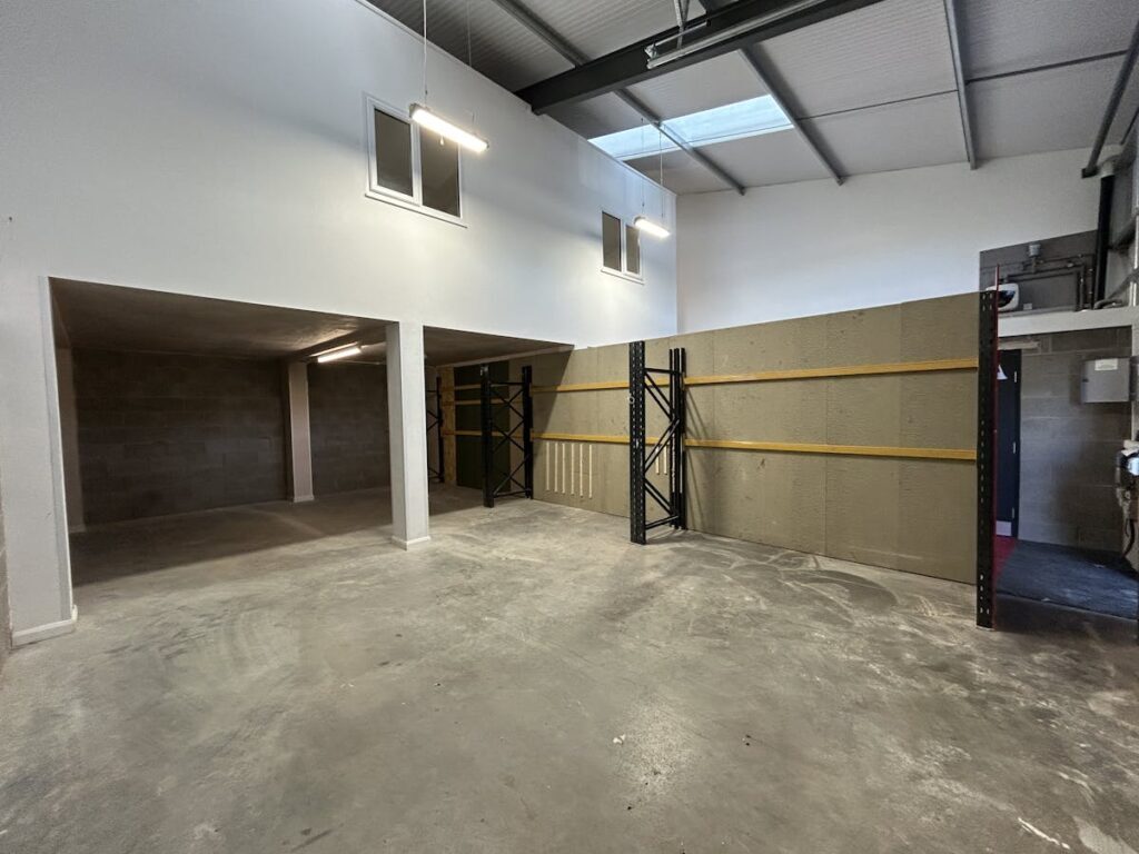 Hewell Rd, Redditch to rent Interior Photo- Image 1 of 3