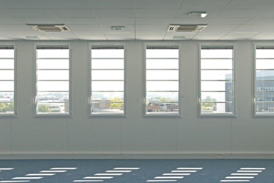 Office in Vélizy-Villacoublay to rent - Interior Photo - Image 2 of 6