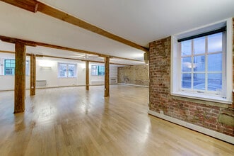 Maidstone Building Mews, London to rent Interior Photo- Image 2 of 4