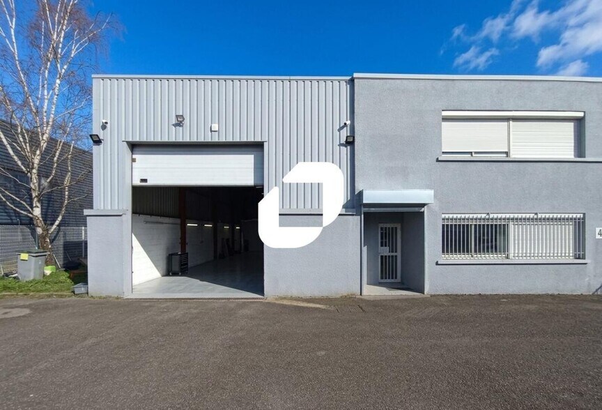 Light Industrial in Chassieu to rent - Building Photo - Image 1 of 10