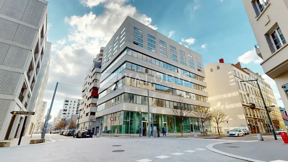 Office in Lyon to rent Building Photo- Image 1 of 15