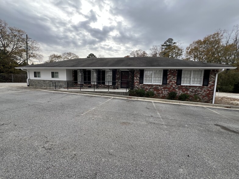 526-530 Lyle Cir, Lawrenceville, GA for rent - Building Photo - Image 1 of 30