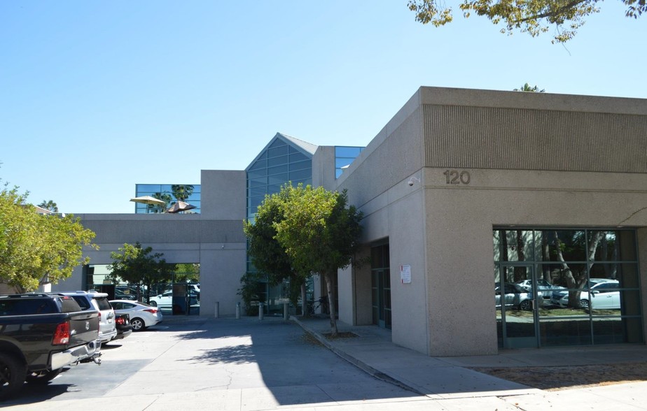 110-120 W Bellevue Dr, Pasadena, CA for rent - Building Photo - Image 1 of 8