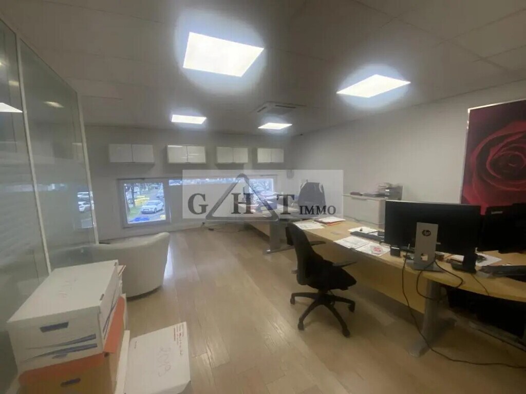 Location Bureaux 160 m² - Photo 1