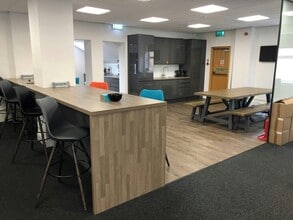 1-5 Riverview Ct, Wetherby to rent Interior Photo- Image 2 of 5