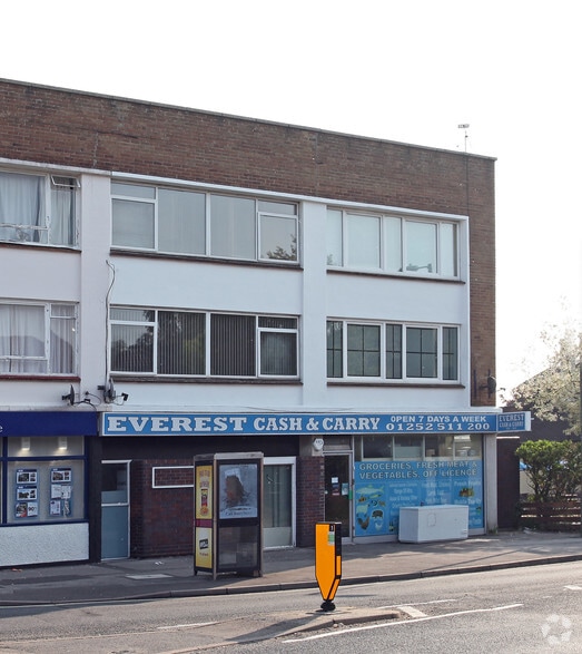 82-86 Cove Rd, Farnborough to rent - Primary Photo - Image 1 of 1
