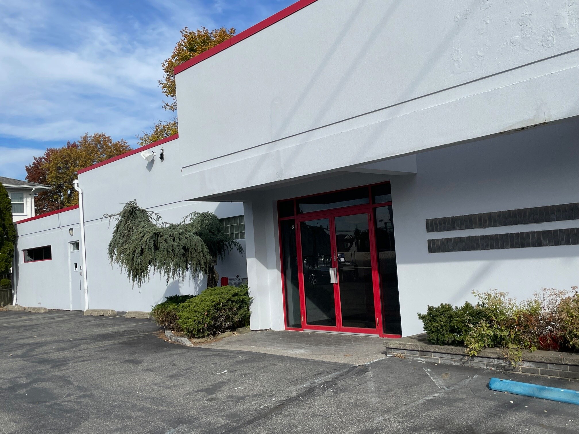 100 E Jericho Tpke, Mineola, NY for sale Primary Photo- Image 1 of 1