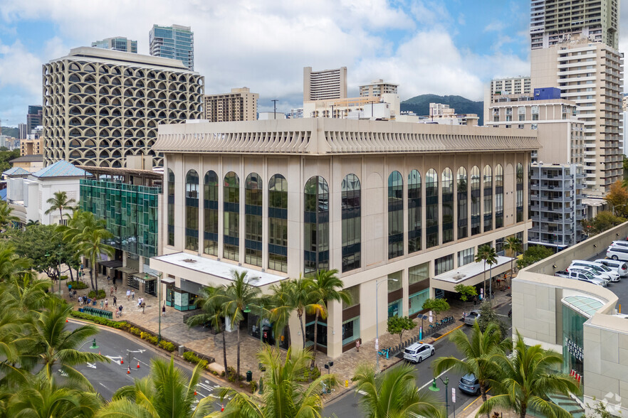 2250 Kalakaua Ave, Honolulu, HI for rent - Building Photo - Image 2 of 13