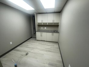 4075 106 St, Edmonton, AB for rent Interior Photo- Image 1 of 10