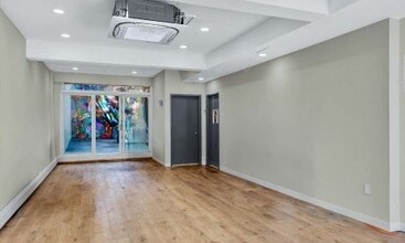 509 W 23rd St, New York, NY for rent Interior Photo- Image 1 of 4