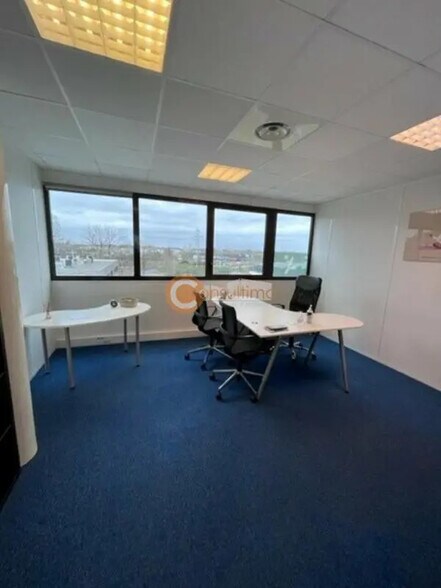 Office in Mérignac to rent - Interior Photo - Image 3 of 7