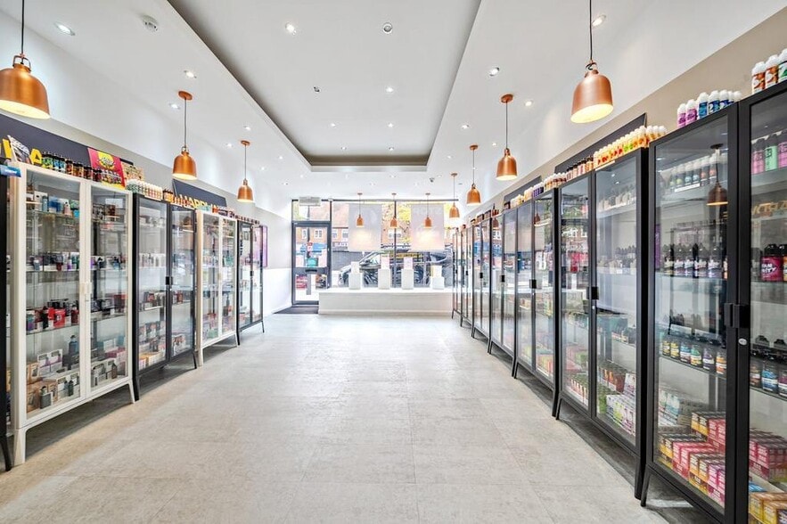 161 Field End Rd, Pinner to rent - Building Photo - Image 2 of 9