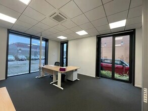 Office in Bussy-Saint-Martin to rent Interior Photo- Image 2 of 6