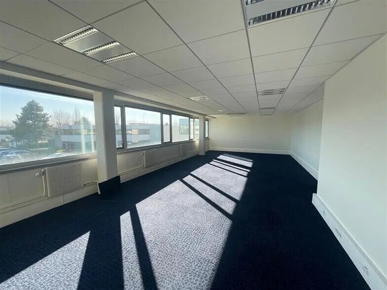 Office in Tremblay-en-France to rent - Interior Photo - Image 3 of 11