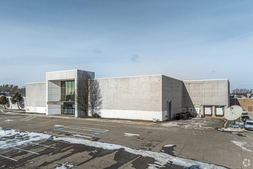 100 Mall Dr, Steubenville, OH for rent - Building Photo - Image 1 of 28